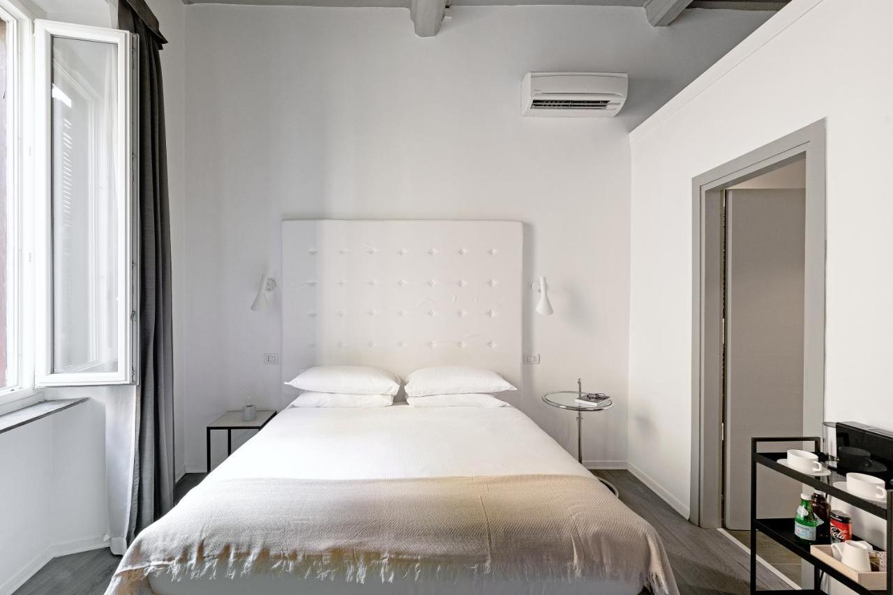 N - Space Modern Guestrooms Pensión Roma